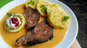 ručak meso i knedle u Pragu